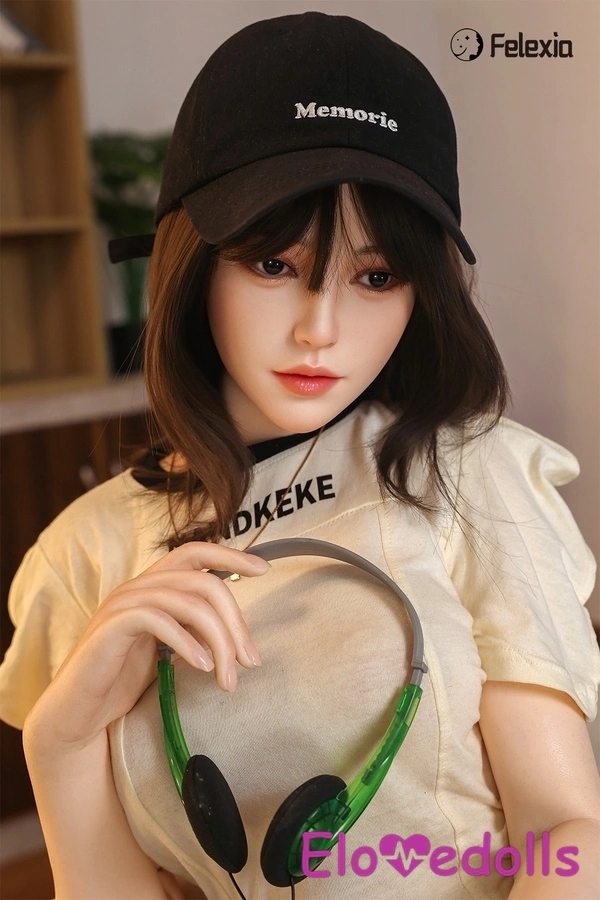 Galería 3 de muñecas sexuales japonesas rubias de silicona, copa C, 150 cm, ojos ámbar y pechos pequeños.