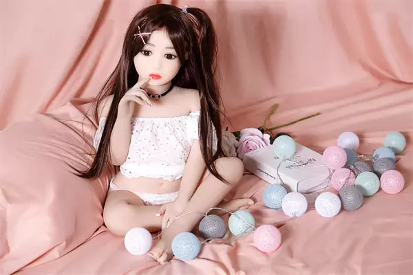 seios pequenos adoram boneca
