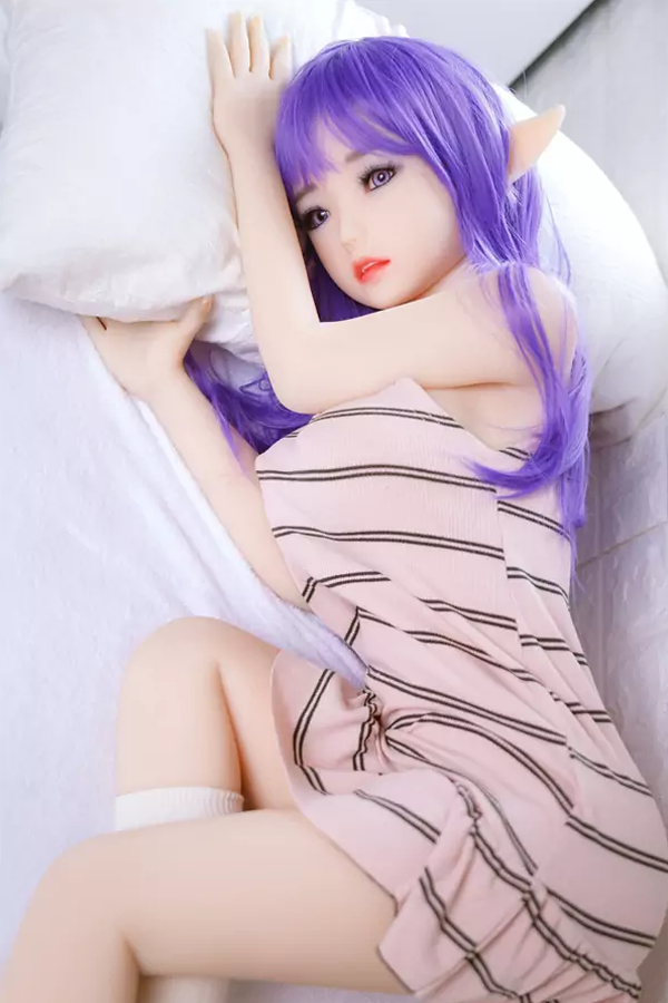 gros seins petite poupée d'amour