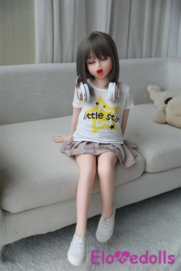 حقیقی نظر آنے والی گڑیا