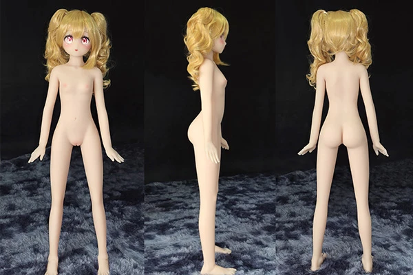 boneca do amor de peito pequeno