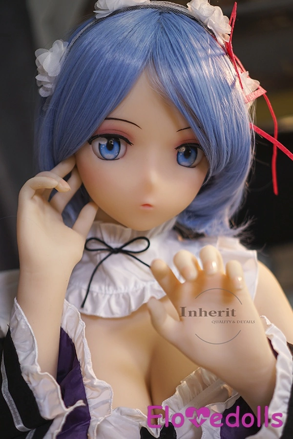 κούκλα ξωτικό με μεγάλο στήθος