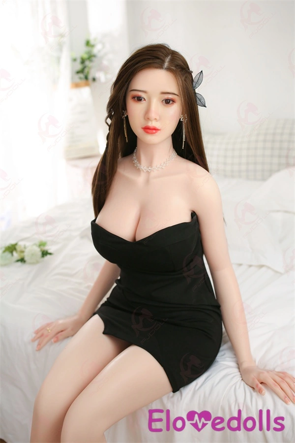 ženský sex s asijskou panenkou