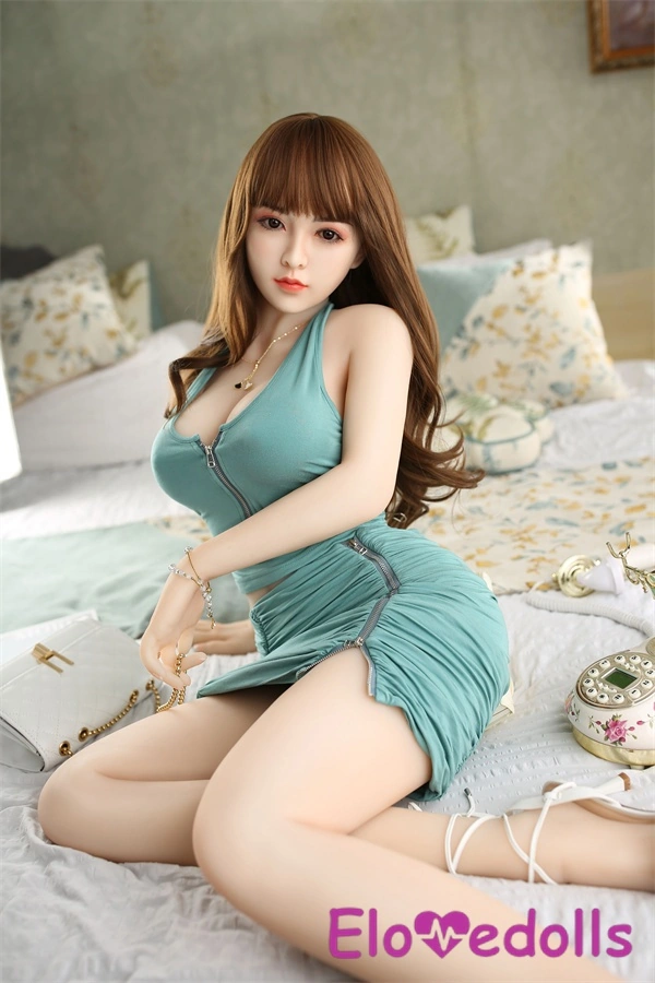 عروسک جنسی 5.18 فوتی در زندگی واقعی