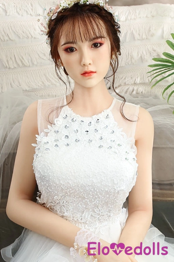 Γυναικεία σεξουαλική κούκλα από σιλικόνη