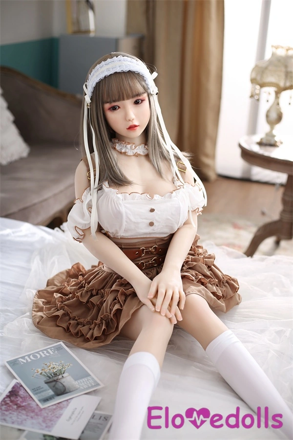 छोटे स्तन महिला गुड़िया