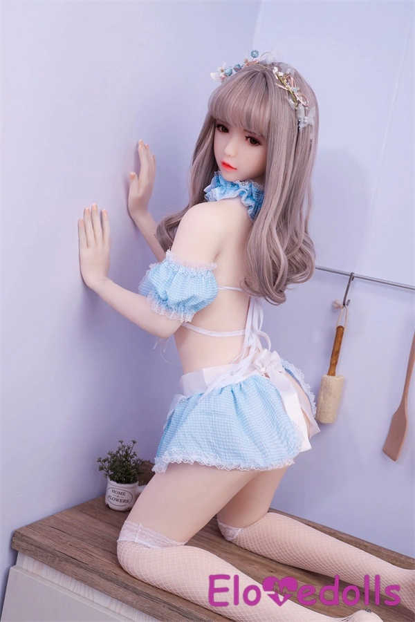 5.18 फीट की लाइफलाइक लव डॉल