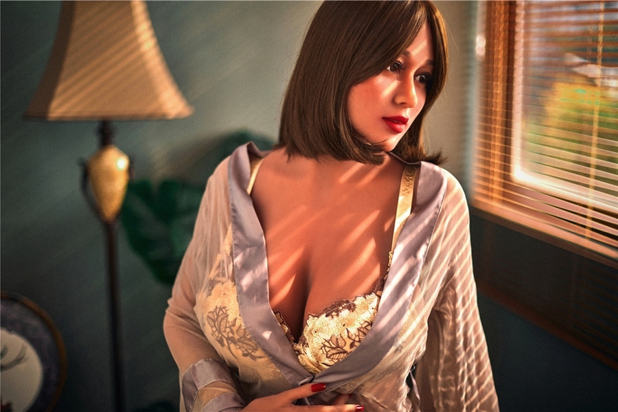 163cm C Cup TPE Amber Eyes Petite Breasts Voluptuous Lifelike Sex Doll Gallery 4