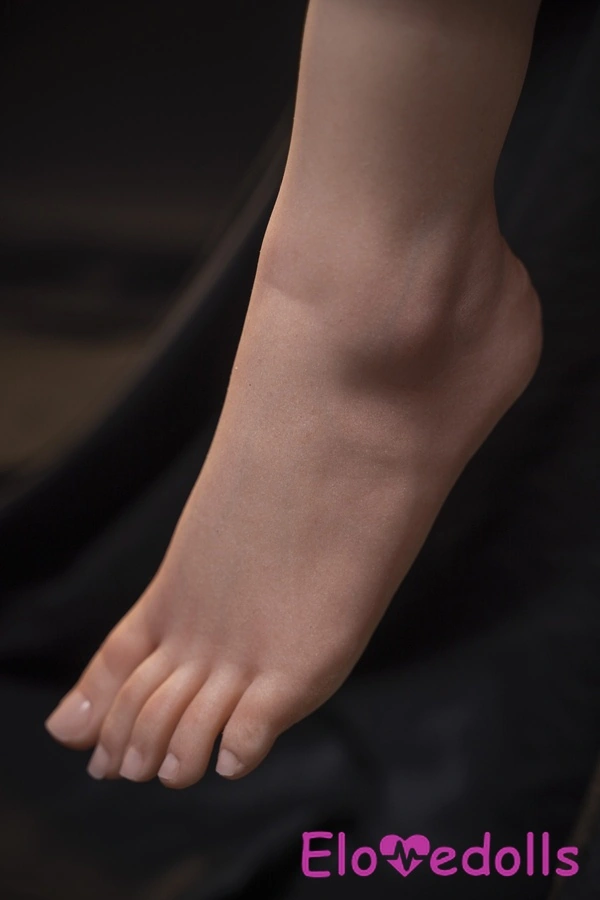 Realistická sexuální panenka s košíčky C, 125 cm, TPE, drobná prsa, šedé oči, tenké rty, detailní pohled 9