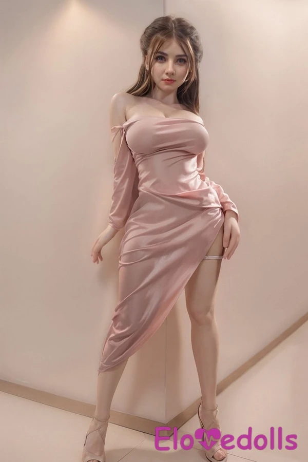 Compact adult doll body with 73cm hips and balanced proportions