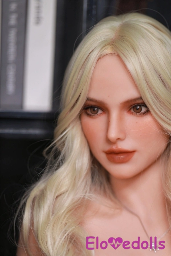 άνω των 08-20 04 κούκλα