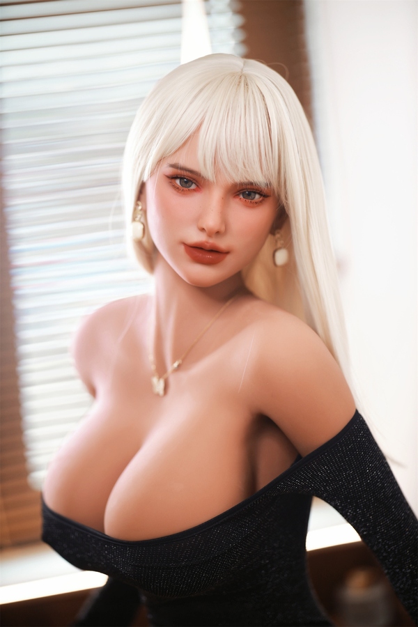 166cm E Cup TPE Blonde Amber Eyes Voluptuous Lifelike Sex Doll Detail View 7
