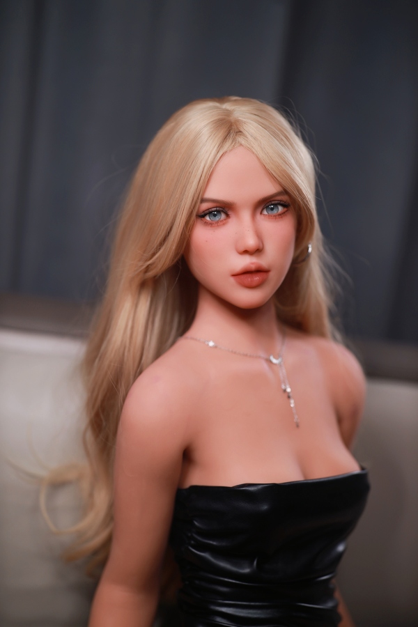 157cm C Cup TPE Blonde Amber Eyes Thin Lips Realistic Sex Doll Detail View 14