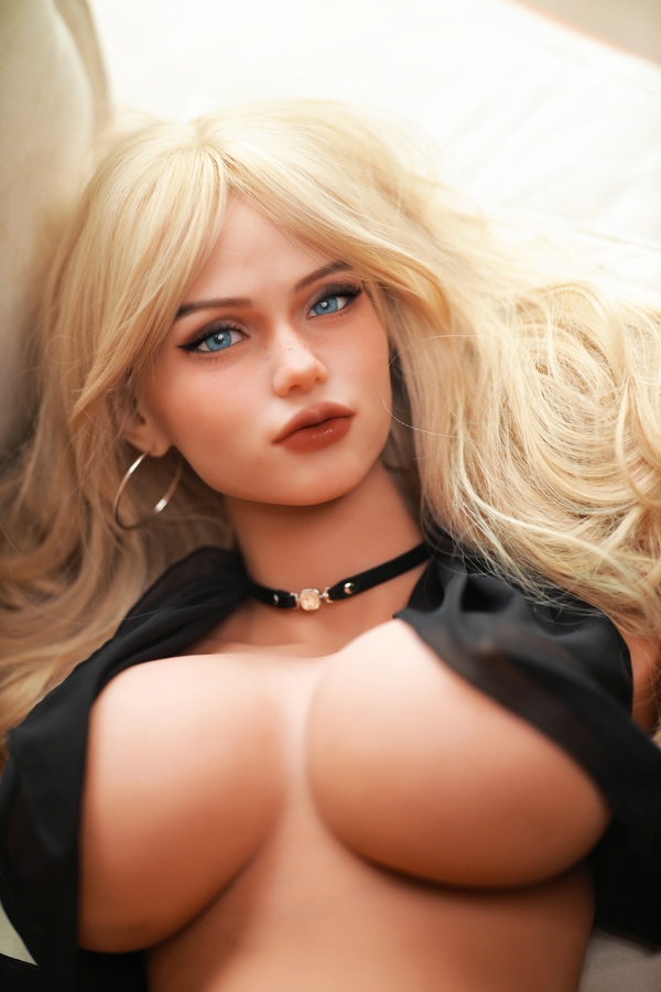 85cm E Cup TPE Glossy Lips Amber Eyes Blonde Sex Doll Torso Detail View 8