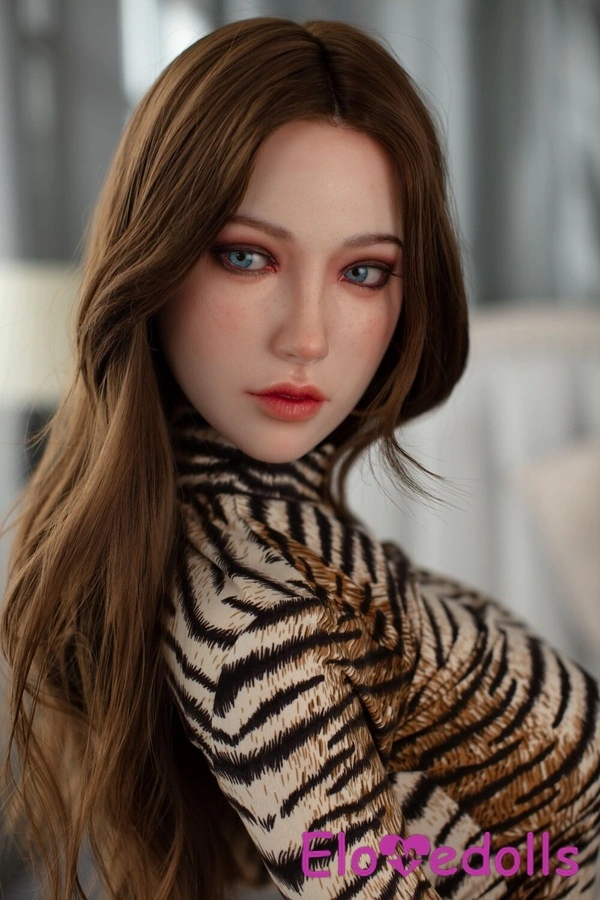 گالری عروسک جنسی 158 سانتی‌متری D Cup TPE Amber Eyes Petite Breasts با لب‌های نازک 5