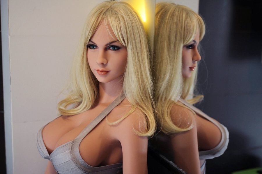 Realistic Sex Doll 2