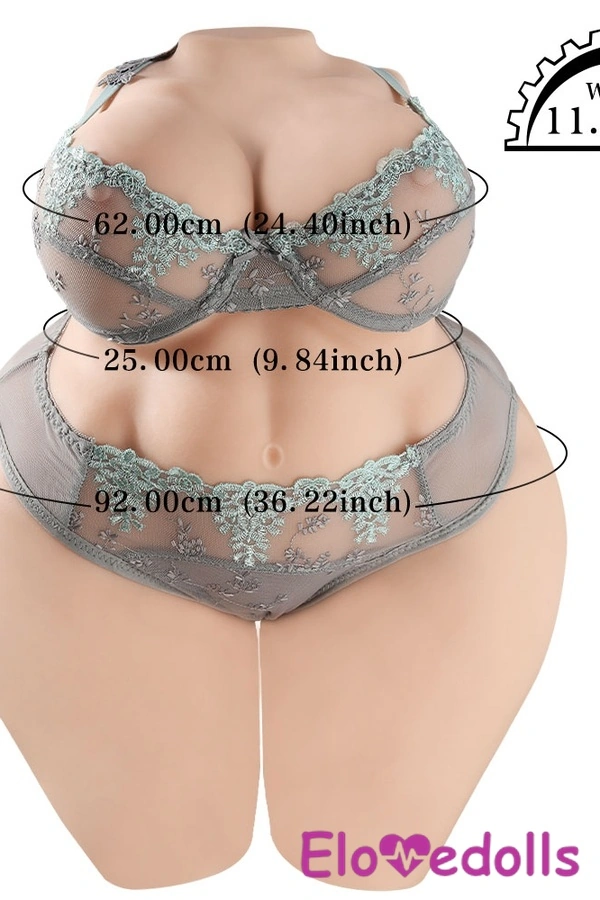 Tunna läppar små bröst vällustig sexdocka galleri 9