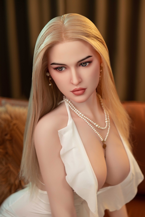 168cm C Cup Silicone Petite Breasts Amber Eyes Thin Lips Best Sex Dolls Detail View 3